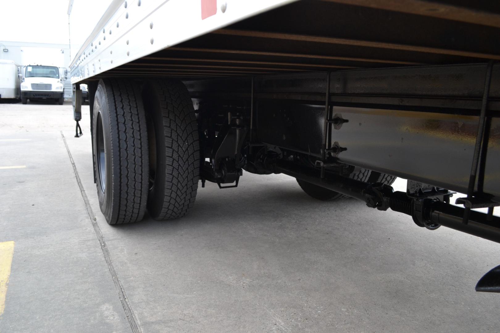 2017 WHITE /GRAY INTERNATIONAL 4300 with an CUMMINS ISB 6.7L 240HP engine, EATON FULLER PROCISION AUTOMATIC transmission, located at 9172 North Fwy, Houston, TX, 77037, (713) 910-6868, 29.887470, -95.411903 - Photo#7